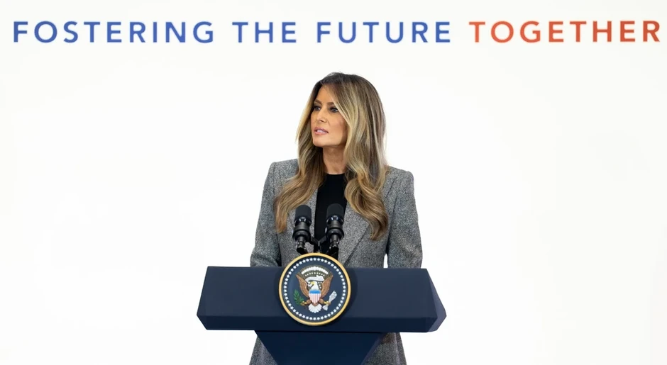 Đệ nhất phu nhân Melania Trump bác tin có liên hệ với tỉ phú ấu dâm Epstein Đệ nhất phu nhân Melania Trump bác tin có liên hệ với tỉ phú ấu dâm Epstein