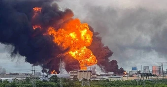 Đêm không kích ồ ạt của Ukraine: Nga không thể "ngủ quên trên chiến thắng"