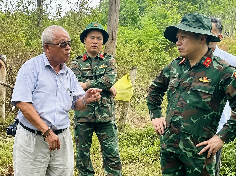 Đi tìm dấu tích mộ tập thể liệt sĩ sau trận đánh Cồn Tiên năm 1967 Đi tìm dấu tích mộ tập thể liệt sĩ sau trận đánh Cồn Tiên năm 1967