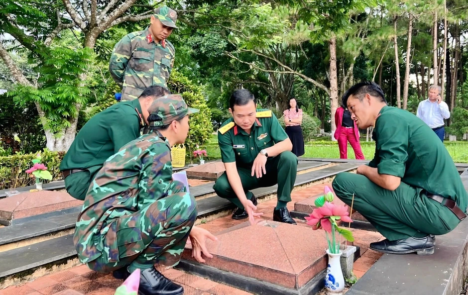 Đi tìm đồng đội, tìm cả cha mình Đi tìm đồng đội, tìm cả cha mình