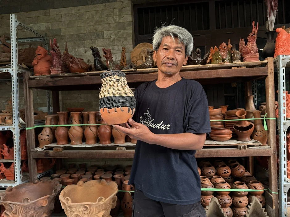 Đi tìm những áng mây trên gốm Sitiwinangun