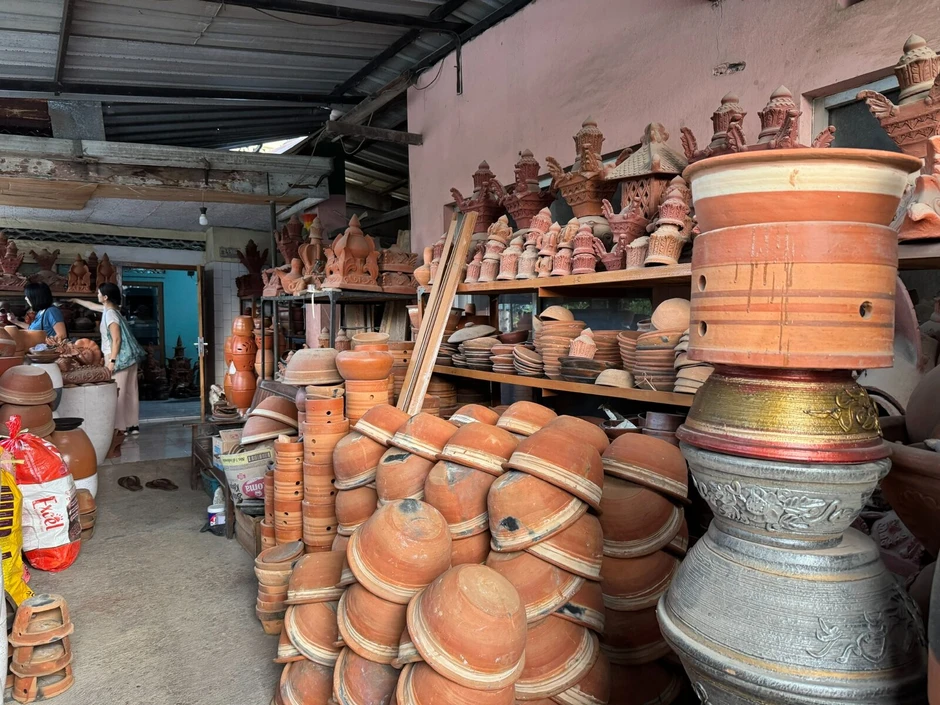 Đi tìm những áng mây trên gốm Sitiwinangun