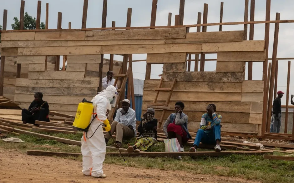 Dịch Ebola tại Congo và Uganda khiến hơn 200 người tử vong Dịch Ebola tại Congo và Uganda khiến hơn 200 người tử vong
