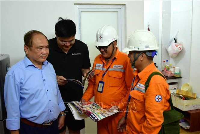 Dịch vụ điện sau công tơ: Thêm giải pháp bảo đảm an toàn cho người dân Dịch vụ điện sau công tơ: Thêm giải pháp bảo đảm an toàn cho người dân