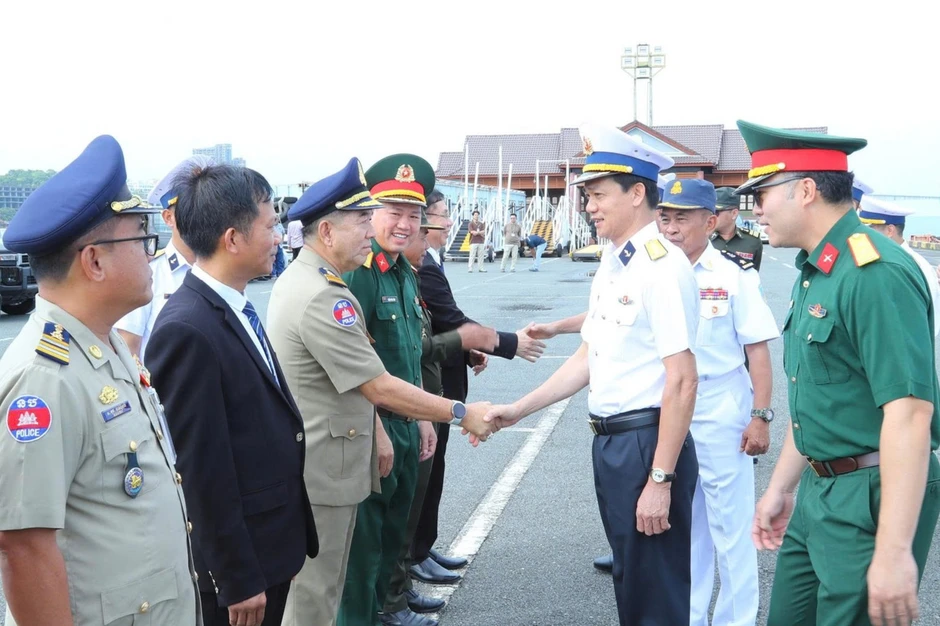 Đoàn công tác Hải quân nhân dân Việt Nam thăm, giao lưu tại Campuchia Đoàn công tác Hải quân nhân dân Việt Nam thăm, giao lưu tại Campuchia