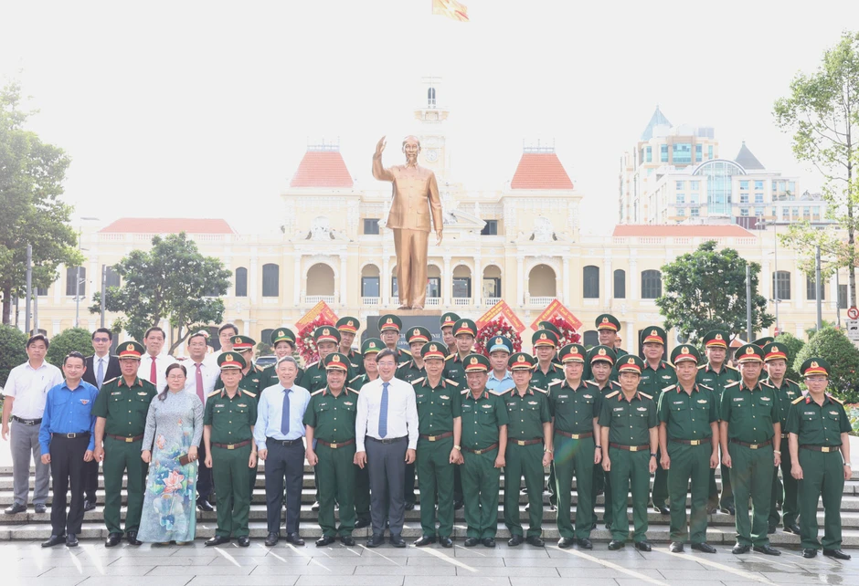 Đoàn đại biểu TPHCM, Bộ Quốc phòng dâng hoa tưởng nhớ Chủ tịch Hồ Chí Minh Đoàn đại biểu TPHCM, Bộ Quốc phòng dâng hoa tưởng nhớ Chủ tịch Hồ Chí Minh