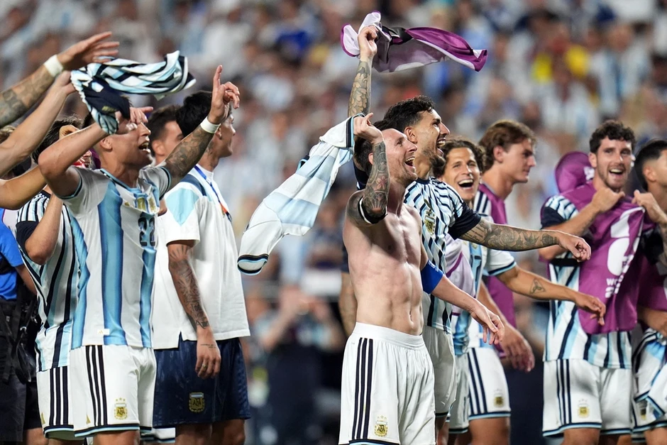 Đội Argentina gây tranh cãi khi hát về quần đảo tranh chấp với Anh - Báo TinVina Đội Argentina gây tranh cãi khi hát về quần đảo tranh chấp với Anh - Báo TinVina