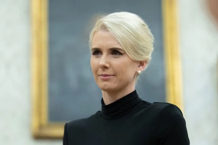 Đổi máy bay tránh âm mưu ám sát ông Trump, nữ trợ lý thành tâm điểm Đổi máy bay tránh âm mưu ám sát ông Trump, nữ trợ lý thành tâm điểm