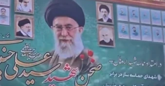 Đồn đoán quanh bức họa Lãnh tụ tối cao Iran Mojtaba được vẽ chung các nhân vật đã qua đời