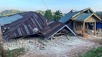 Động đất 7,7 độ gây cảnh báo sóng thần ngoài khơi Indonesia