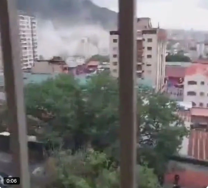 Động đất kép ở Venezuela: Nhiều tòa nhà sập, cảnh báo sóng thần, nguy cơ thương vong lớn Động đất kép ở Venezuela: Nhiều tòa nhà sập, cảnh báo sóng thần, nguy cơ thương vong lớn