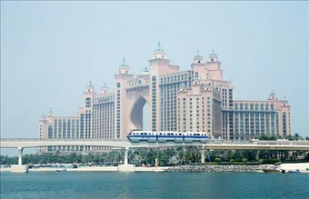Dubai đông đúc trở lại, nhưng tại sao ngành du lịch vẫn chưa thoát khủng hoảng?