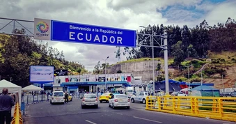 Ecuador đánh thuế 100% hàng từ láng giềng Colombia, Tổng thống Petro đáp trả gắt