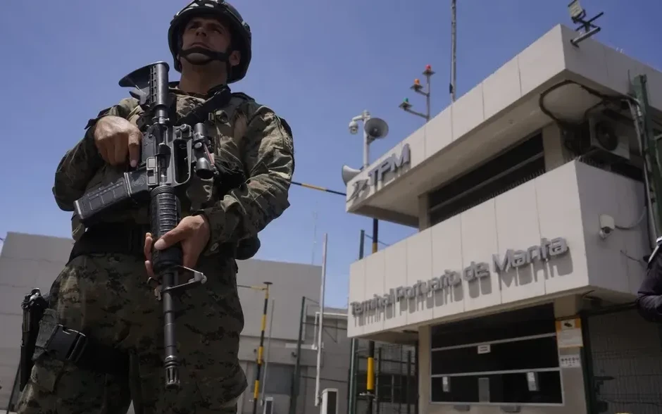 Ecuador tăng cường binh sĩ trấn áp tội phạm, ra lệnh giới nghiêm ban đêm Ecuador tăng cường binh sĩ trấn áp tội phạm, ra lệnh giới nghiêm ban đêm