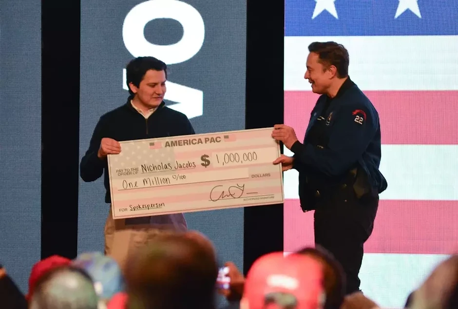 Elon Musk đối mặt nguy cơ bị khởi tố vì chiến dịch phát tiền cho cử tri