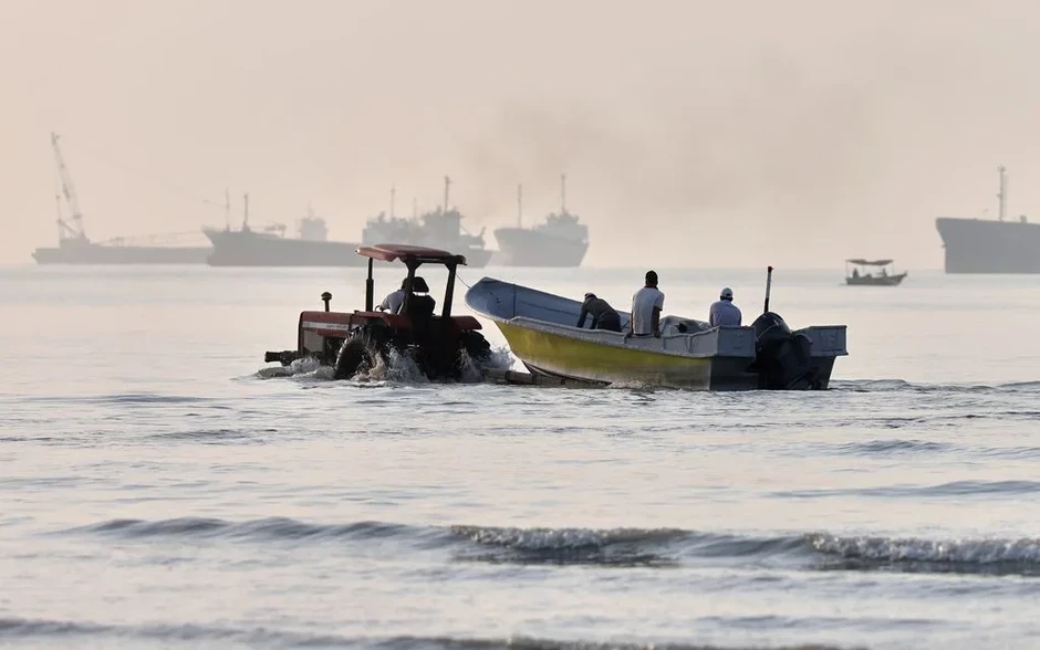 Eo biển Hormuz: 94 ngày gián đoạn và ảnh hưởng lan rộng Eo biển Hormuz: 94 ngày gián đoạn và ảnh hưởng lan rộng