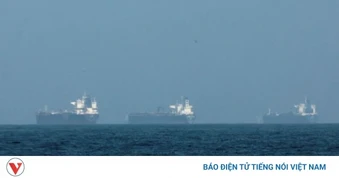 Eo biển Hormuz vẫn “nóng”, hàng nghìn thuỷ thủ mắc kẹt