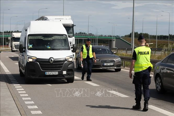 EU kêu gọi các nước trong khối sớm xóa bỏ kiểm soát biên giới nội khối EU kêu gọi các nước trong khối sớm xóa bỏ kiểm soát biên giới nội khối