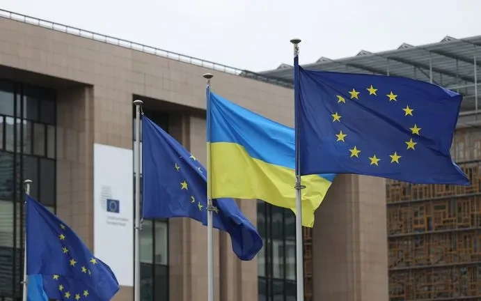 EU viện trợ hơn 1 tỷ Euro cho Ukraine từ lãi tài sản bị đóng băng của Nga EU viện trợ hơn 1 tỷ Euro cho Ukraine từ lãi tài sản bị đóng băng của Nga