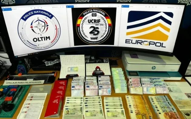 Europol triệt phá xưởng sản xuất giấy tờ giả quy mô lớn ở Tây Ban Nha