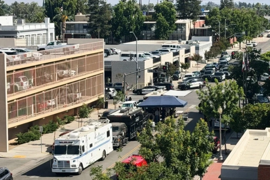 FBI bắn hạ kẻ bắt cóc, giải cứu 10 con tin ở California FBI bắn hạ kẻ bắt cóc, giải cứu 10 con tin ở California