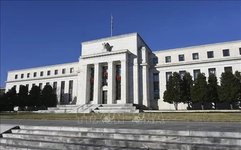 Fed giữ nguyên lãi suất giữa áp lực lạm phát kéo dài