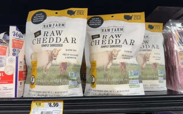 Gần 10 người ở Mỹ ngộ độc nghi do nhiễm khuẩn E. coli từ phô mai cheddar Gần 10 người ở Mỹ ngộ độc nghi do nhiễm khuẩn E. coli từ phô mai cheddar