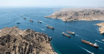 Gần 3.200 tàu mắc kẹt, Iran nêu thời điểm mở lại eo biển Hormuz