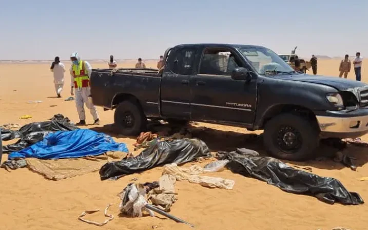 Gần 50 người tử vong vì khát sau khi bị mắc kẹt giữa sa mạc Sahara Gần 50 người tử vong vì khát sau khi bị mắc kẹt giữa sa mạc Sahara