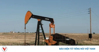 Giá dầu giảm mạnh xuống dưới 100 USD sau thông tin ngừng bắn Mỹ - Iran