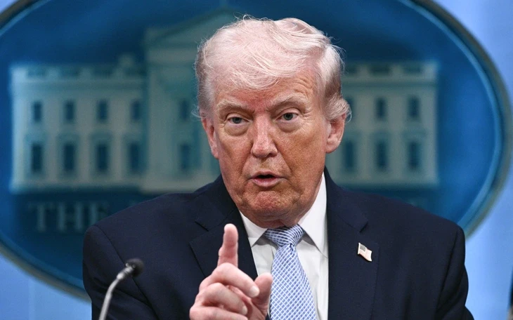 Giá dầu lại vọt lên 116 USD/thùng khi ông Trump tiếp tục dọa tấn công Iran Giá dầu lại vọt lên 116 USD/thùng khi ông Trump tiếp tục dọa tấn công Iran
