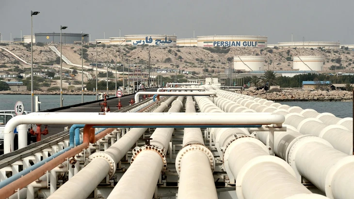Giá dầu tăng kỷ lục vì chiến sự Iran, nguy cơ vượt 100 USD/thùng Giá dầu tăng kỷ lục vì chiến sự Iran, nguy cơ vượt 100 USD/thùng