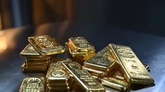 Giá vàng, dầu thế giới tăng, chứng khoán Mỹ giảm 1.100 điểm