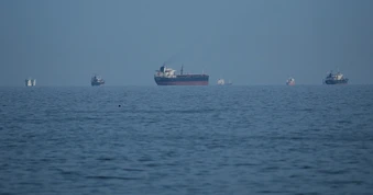 Giảm sức nóng tuyến chở dầu ở eo biển Hormuz