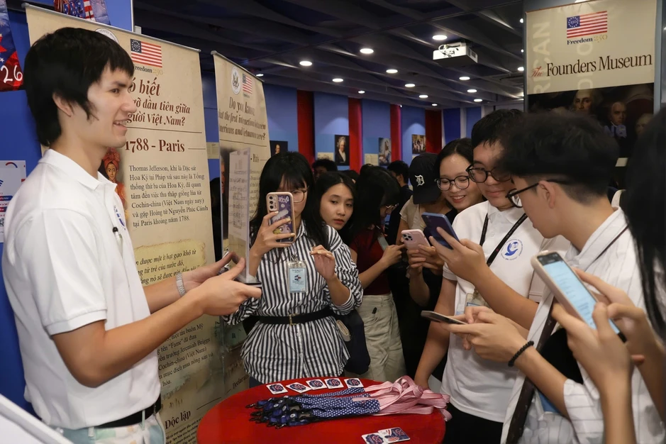Giới trẻ háo hức tìm hiểu lịch sử Mỹ bằng công nghệ thực tế ảo tại Founder Museum