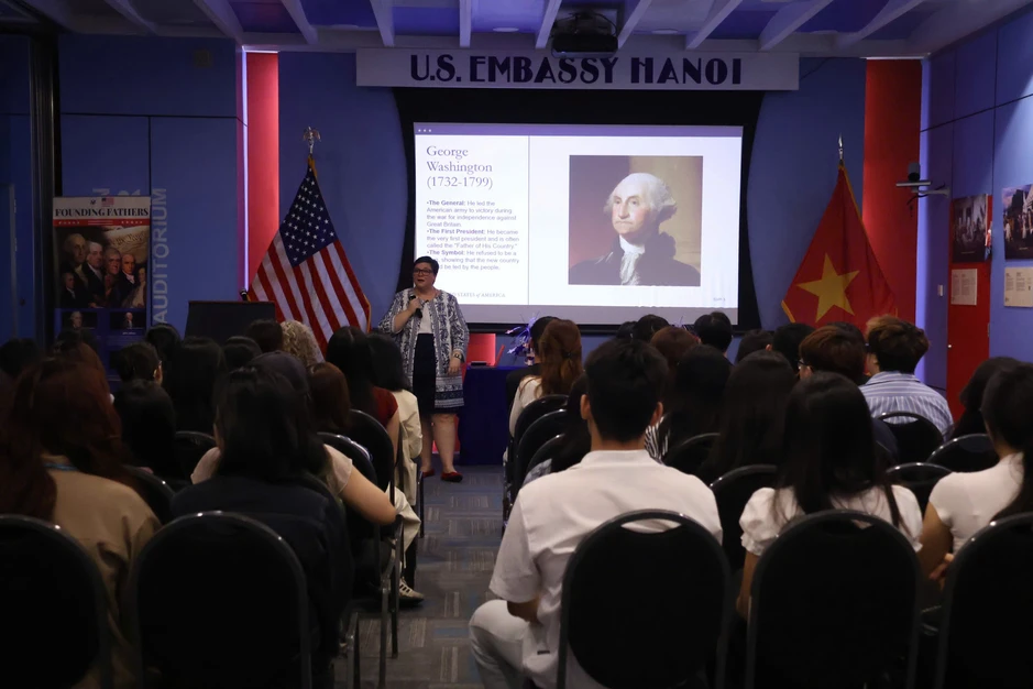 Giới trẻ háo hức tìm hiểu lịch sử Mỹ bằng công nghệ thực tế ảo tại Founder Museum