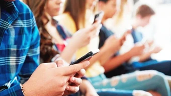 Giới trẻ Mỹ “cai nghiện” smartphone