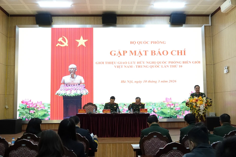 Hai chiến hạm Việt Nam sẽ huấn luyện liên hợp cùng tàu Hải quân Trung Quốc trên Vịnh Bắc Bộ Hai chiến hạm Việt Nam sẽ huấn luyện liên hợp cùng tàu Hải quân Trung Quốc trên Vịnh Bắc Bộ
