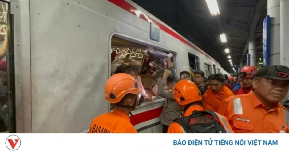 Hai đoàn tàu va chạm ở Indonesia: hơn 40 người thương vong Hai đoàn tàu va chạm ở Indonesia: hơn 40 người thương vong
