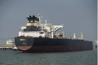 Hải quân Ấn Độ hộ tống tàu dầu đầu tiên vượt eo biển Hormuz thành công