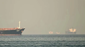 Hải quân Anh: 3 tàu hàng trúng vật thể nghi là đạn pháo ở eo biển Hormuz và vịnh Ba Tư