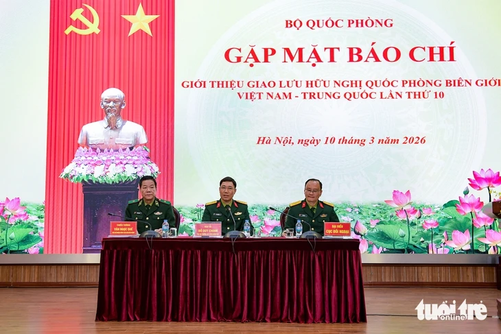 Hai tàu hộ vệ tên lửa của Việt Nam tham gia tuần tra liên hợp với Hải quân Trung Quốc ở vịnh Bắc Bộ Hai tàu hộ vệ tên lửa của Việt Nam tham gia tuần tra liên hợp với Hải quân Trung Quốc ở vịnh Bắc Bộ