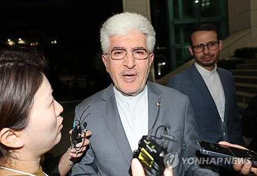 Hàn Quốc điều tra vụ tàu hàng trúng vật thể lạ ở eo biển Hormuz Hàn Quốc điều tra vụ tàu hàng trúng vật thể lạ ở eo biển Hormuz