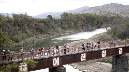 Hàn Quốc mở lại toàn bộ 12 tuyến đường đi bộ gần Khu phi quân sự DMZ Hàn Quốc mở lại toàn bộ 12 tuyến đường đi bộ gần Khu phi quân sự DMZ