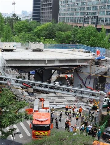 Hàn Quốc: Sập cầu vượt tại Seoul khiến ít nhất 3 người thiệt mạng Hàn Quốc: Sập cầu vượt tại Seoul khiến ít nhất 3 người thiệt mạng