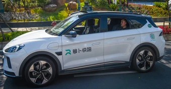 Hàng loạt robotaxi 'chết cứng' ở Trung Quốc: Công nghệ vượt trước, an toàn theo sau?