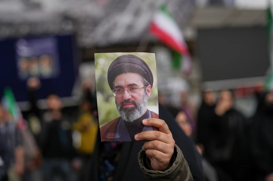 Hàng nghìn người dân Iran tuần hành ăn mừng lệnh ngừng bắn Hàng nghìn người dân Iran tuần hành ăn mừng lệnh ngừng bắn