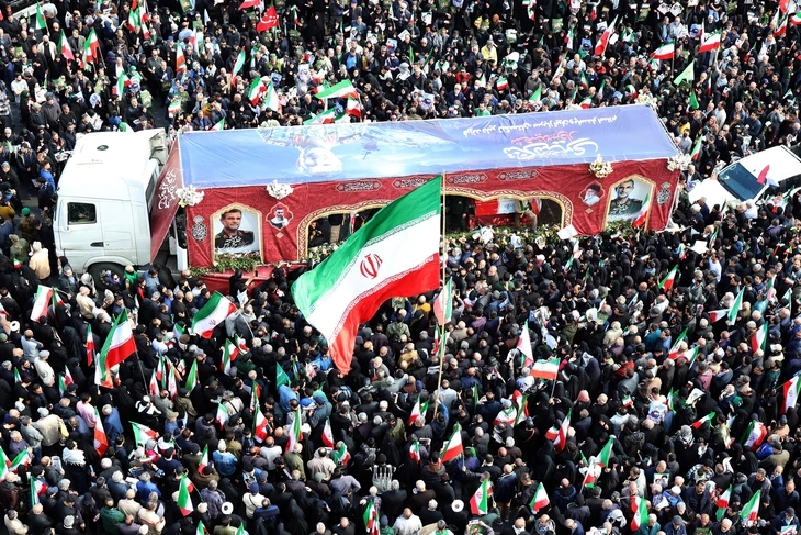 Hàng nghìn người Iran dự lễ tang chỉ huy IRGC, tuyên bố 'chiến đấu đến cùng'