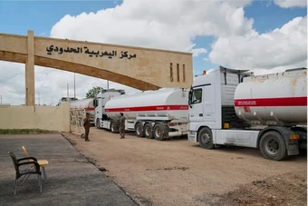 Hàng nghìn xe tải nối đuôi qua Syria, Iraq tìm lối thoát khỏi ‘nút thắt’ Hormuz