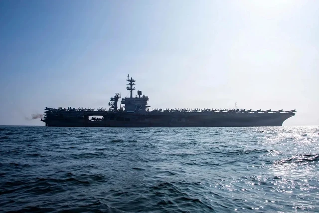 Hàng trăm tàu vẫn 'án binh bất động' ở Hormuz: Kịch bản giải cứu của ông Trump vẫn chưa đủ 'lực'? Hàng trăm tàu vẫn 'án binh bất động' ở Hormuz: Kịch bản giải cứu của ông Trump vẫn chưa đủ 'lực'?